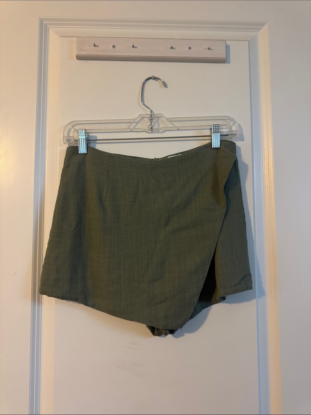 Princess Polly olive green skort shorts size small / us 4